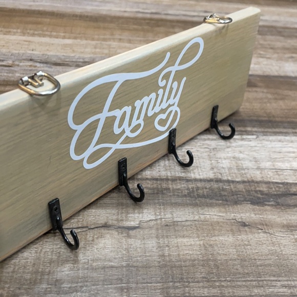 Custom key holder 4 hooks - Picture 3 of 3